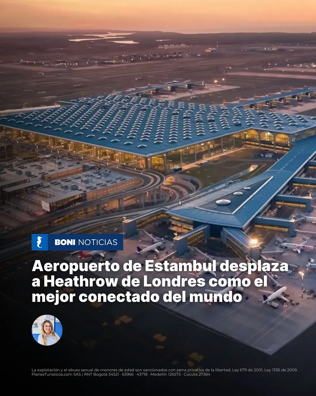Vista aérea del aeropuerto de Estambul al atardecer