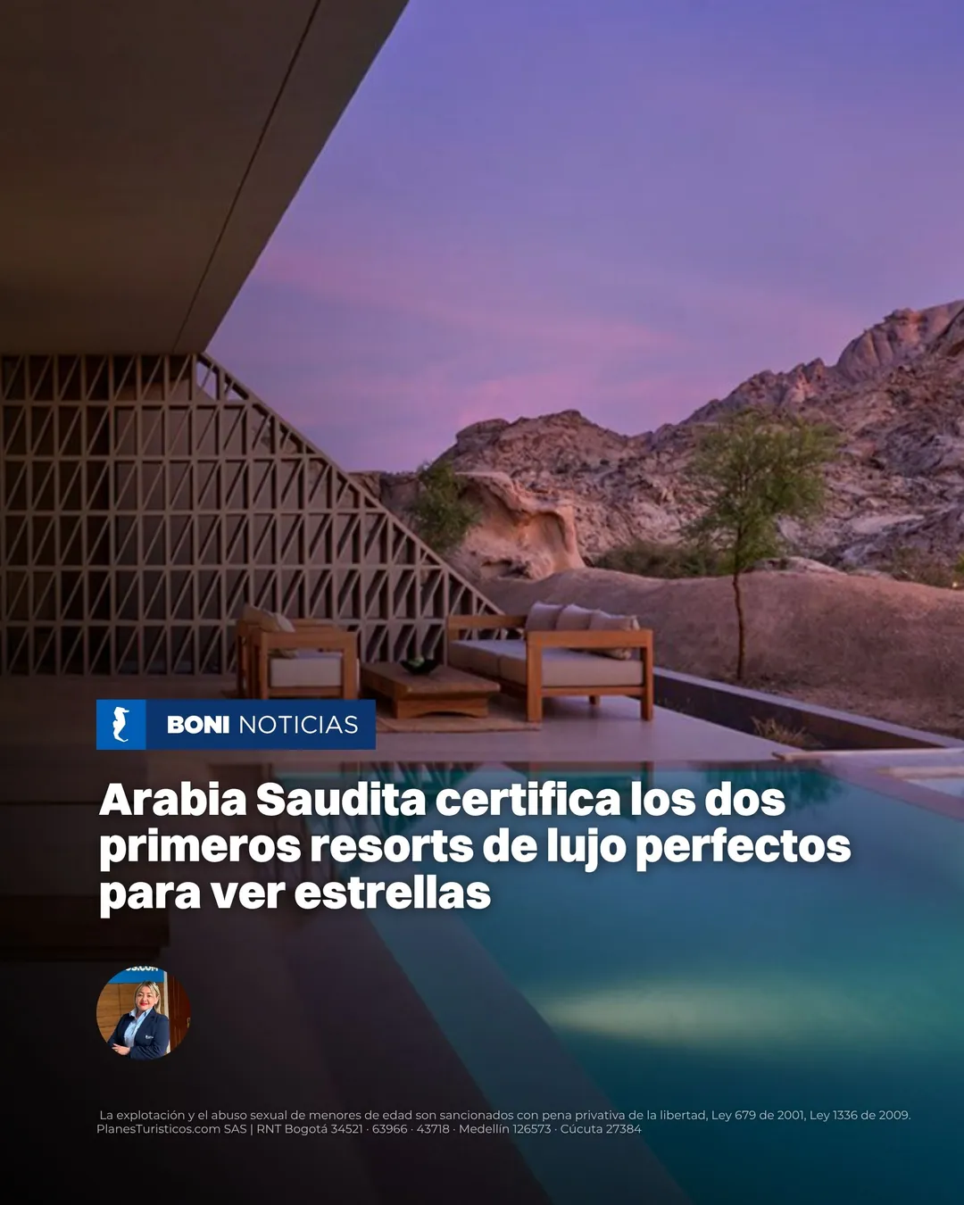 Terraza con piscina frente a montañas del desierto al anochecer