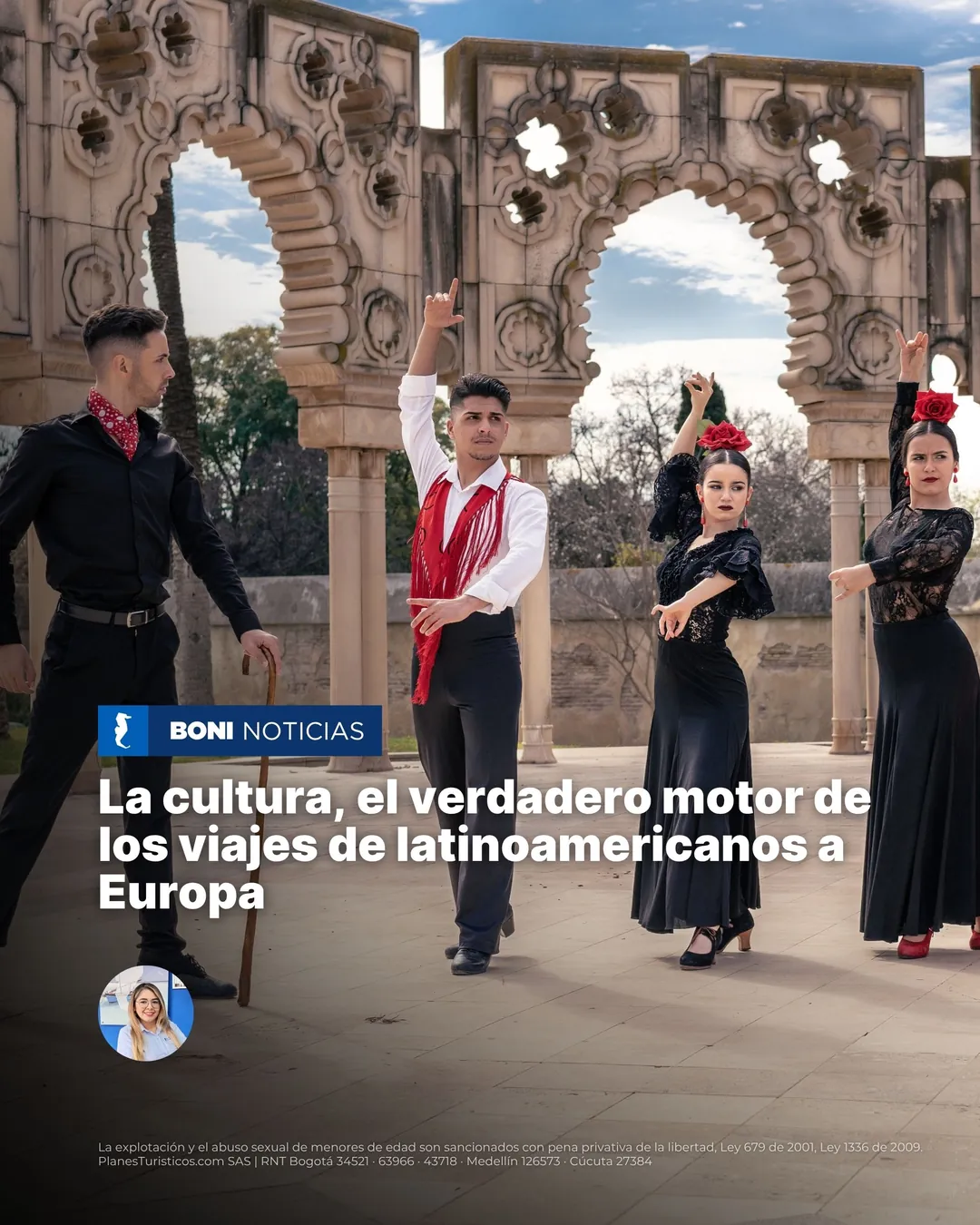 Bailarines de flamenco frente a arcos de estilo andalusí