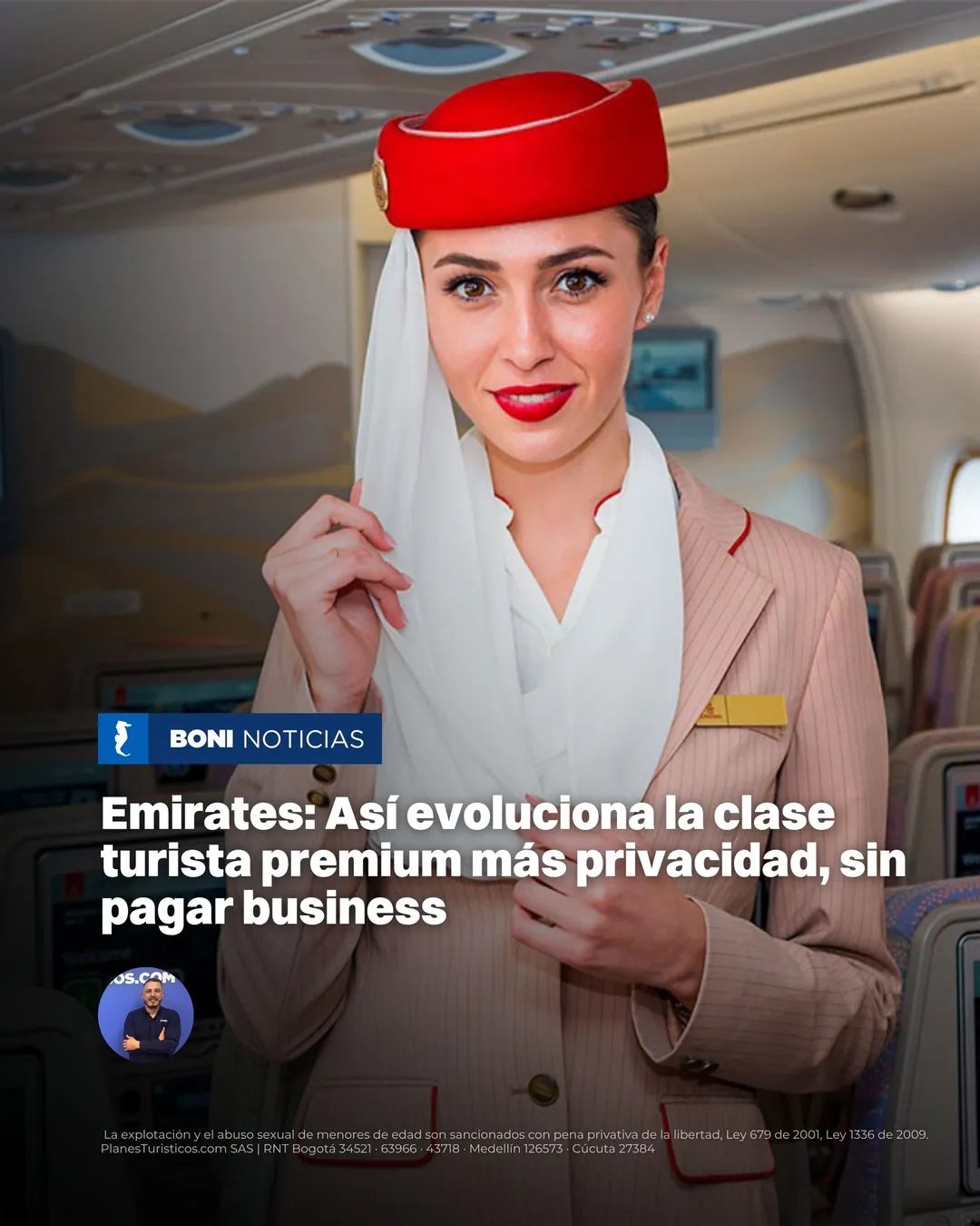 Auxiliar de cabina de Emirates con sombrero rojo dentro de un avión