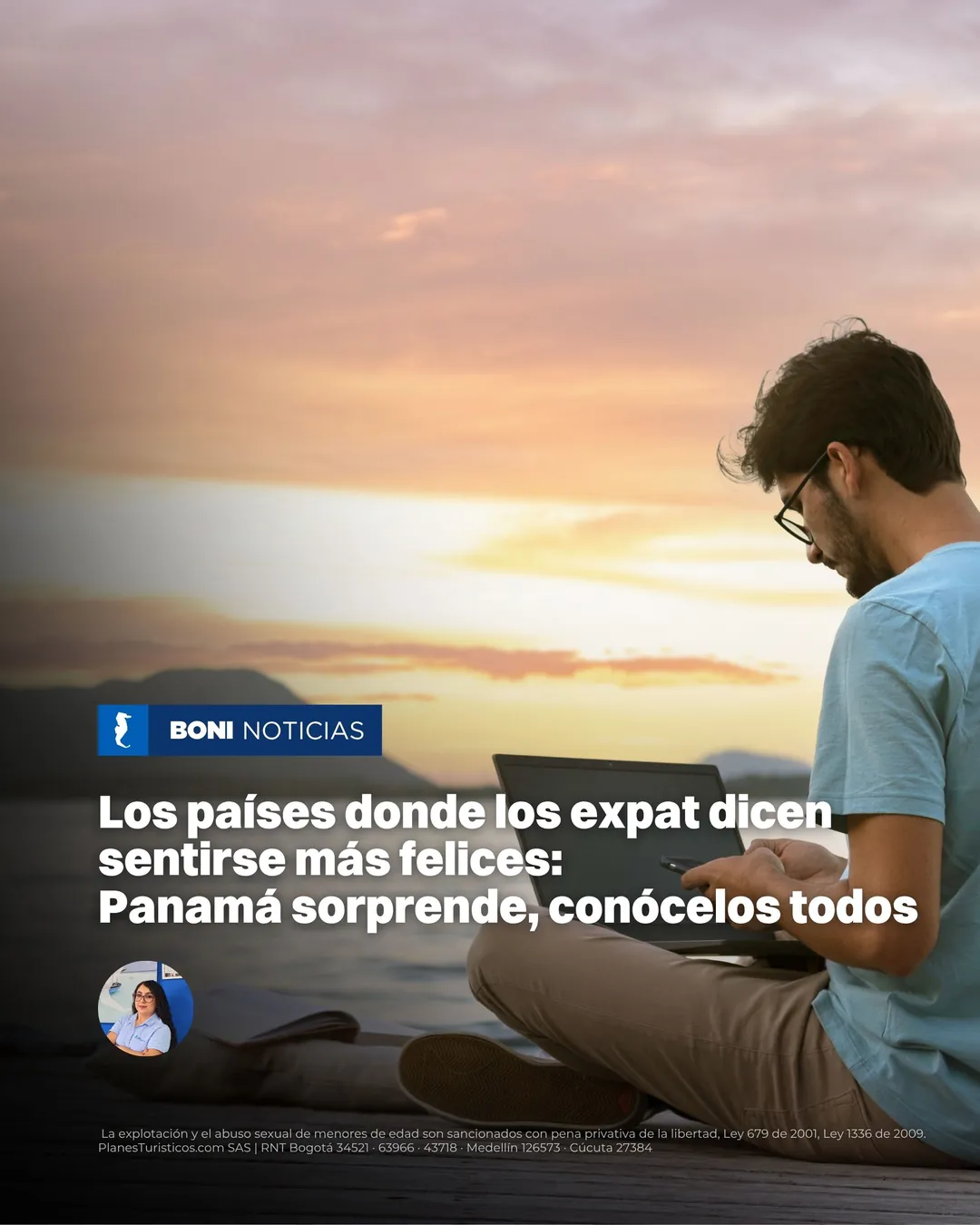 Persona trabajando con portátil frente al atardecer