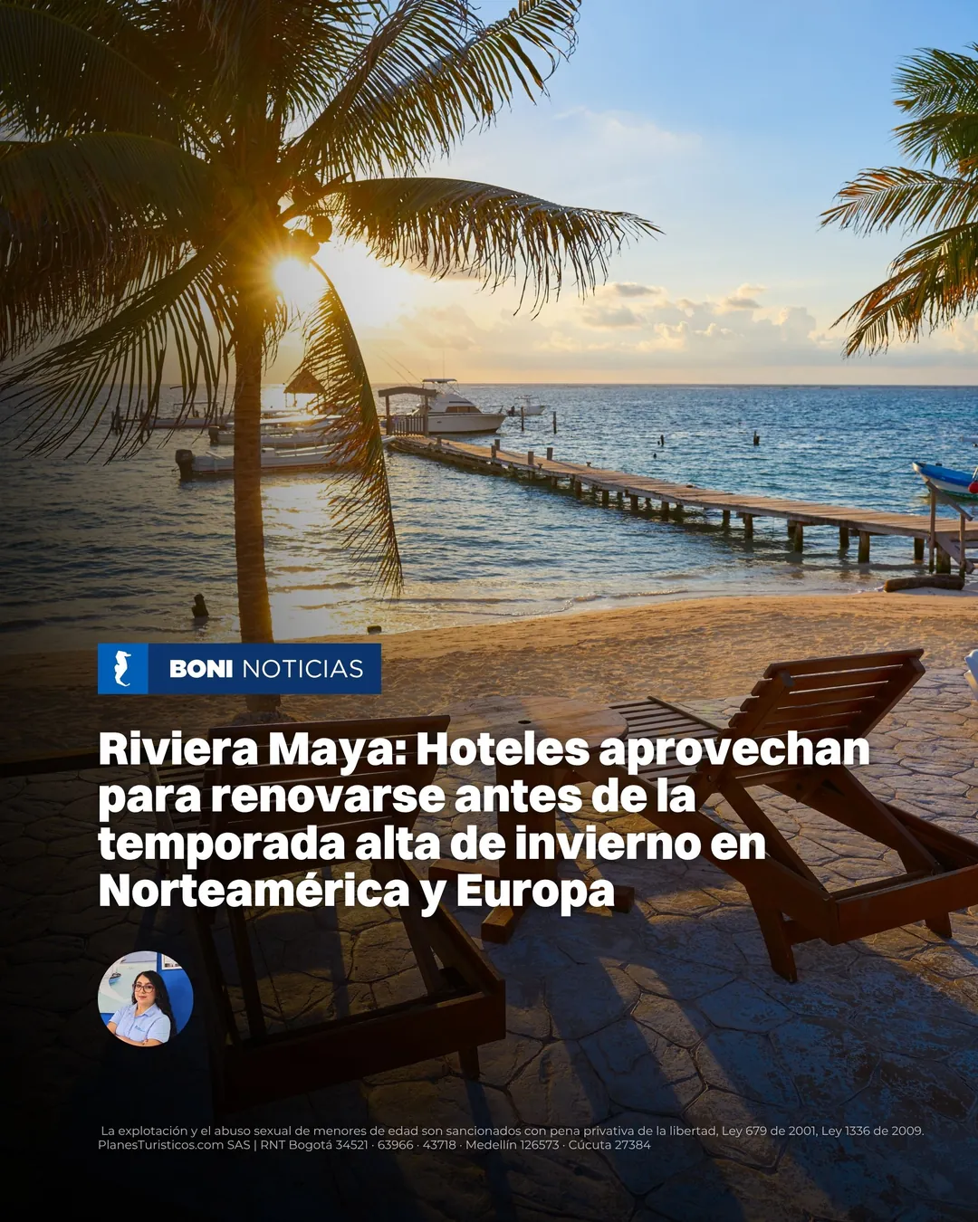 Muelle y palmera sobre el mar en la Riviera Maya