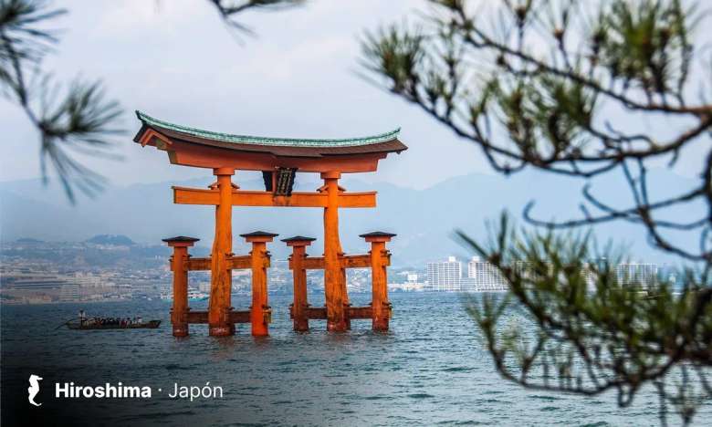 Torii de Miyajima en Hiroshima, Japón